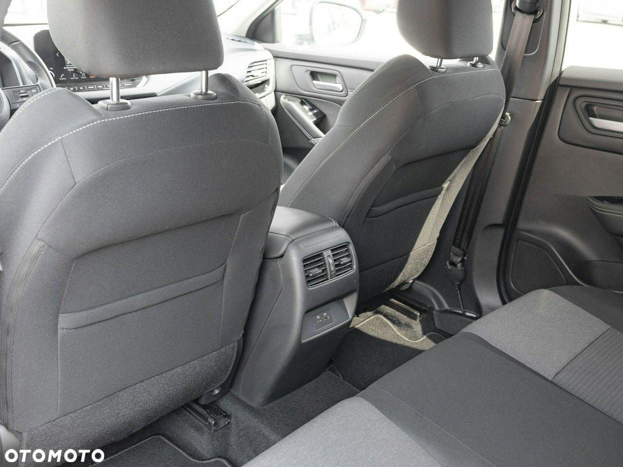 Nissan Qashqai 1.3 DIG-T N-Connecta - 24