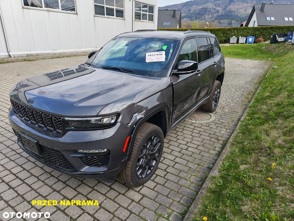 Jeep Grand Cherokee - 38