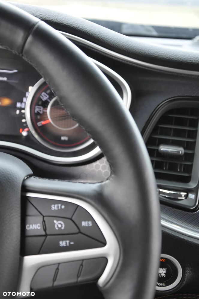 Dodge Challenger - 24