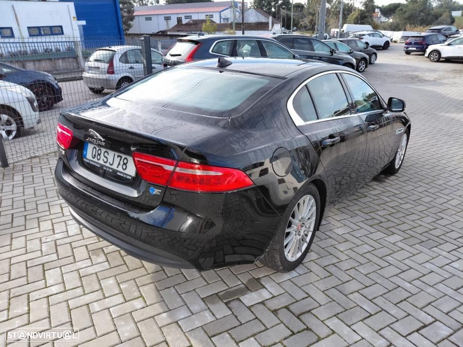 Jaguar XE 2.0 D Prestige Aut. - 3