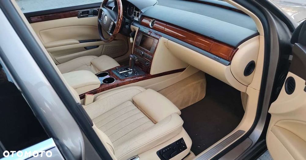 Volkswagen Phaeton - 30