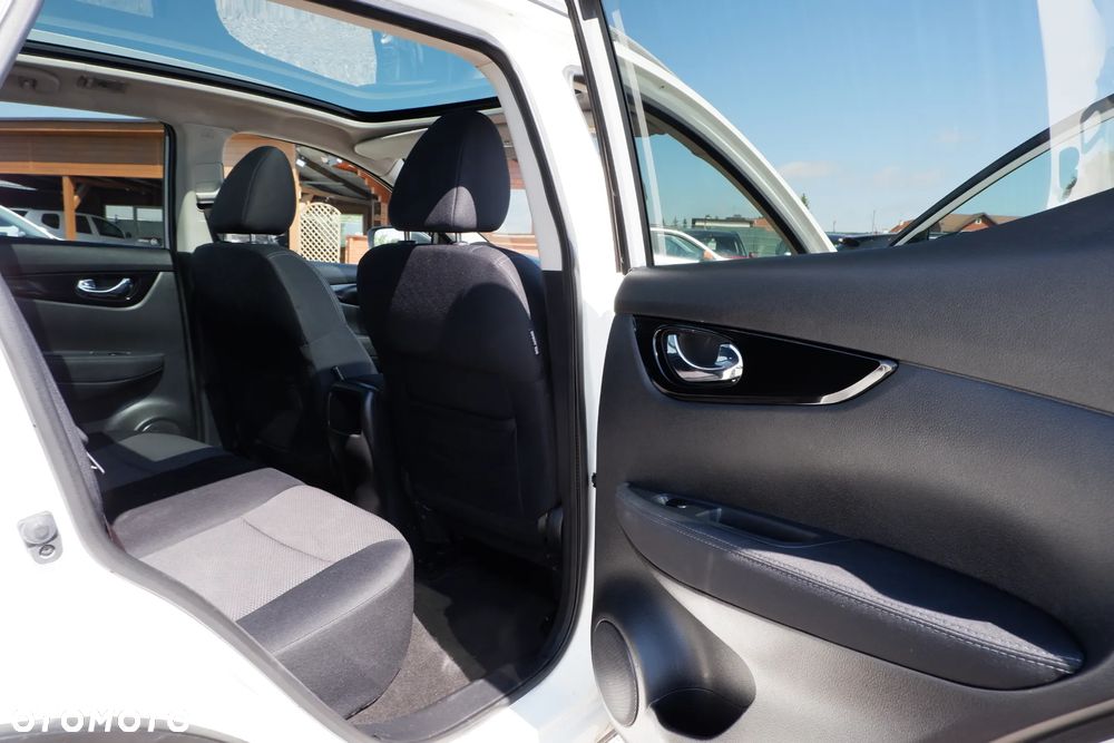 Nissan Qashqai 1.6 dCi Xtronic N-Connecta - 11