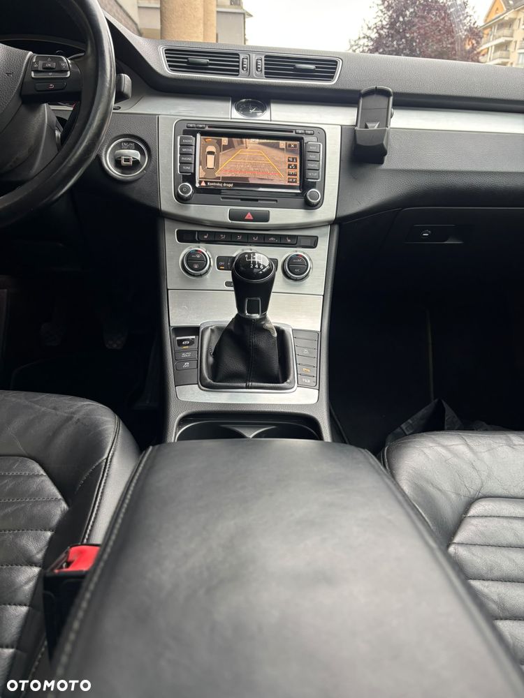 Volkswagen Passat 2.0 Blue TDI SCR Highline - 9