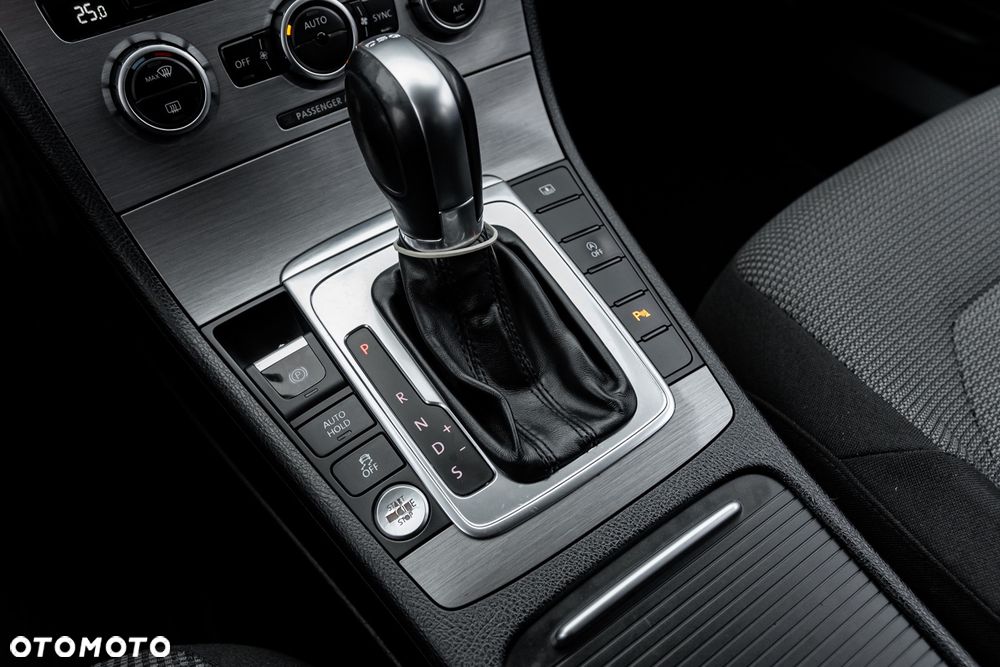 Volkswagen Passat - 34