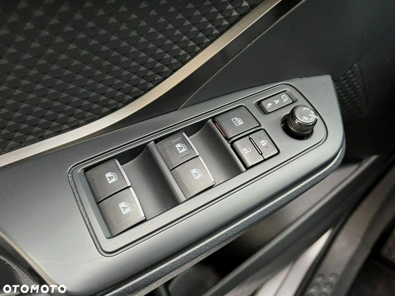 Toyota C-HR - 15