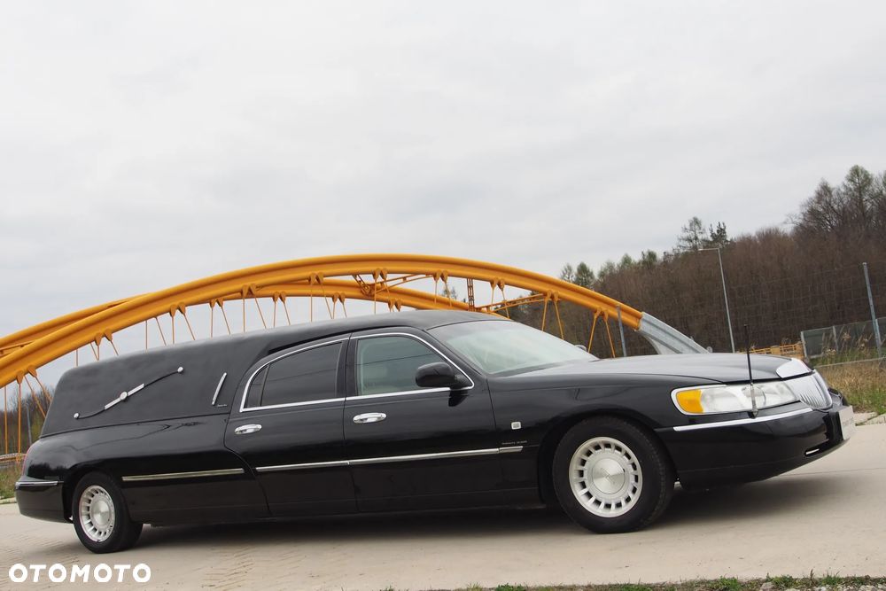 Lincoln Town Car - 10