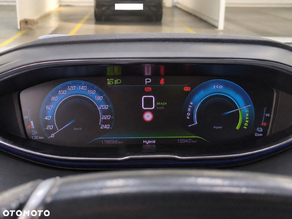 Peugeot 3008 1.6 PureTech HYbrid GT Line S&S EAT8 - 11