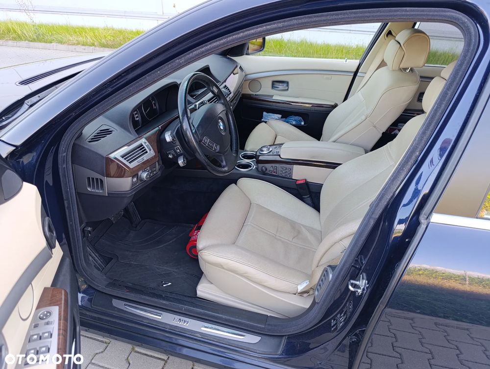 BMW Seria 7 740i - 5