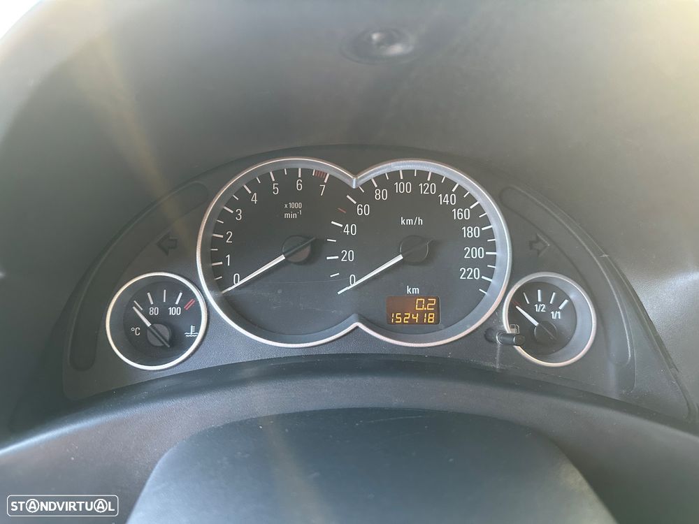 Opel Corsa 1.2 16V Essentia - 3