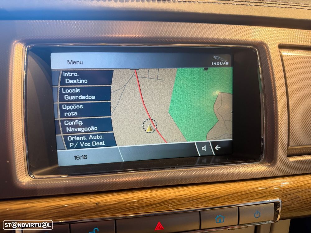 Jaguar XF 4.2 V8 Premium Luxury - 37