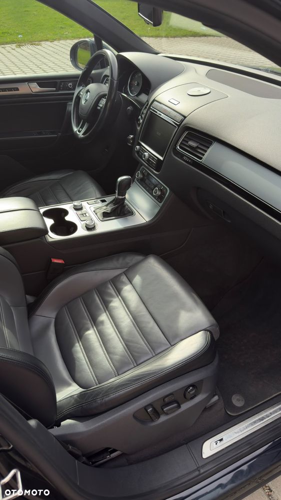 Volkswagen Touareg 3.0 V6 TDI BMT Perfectline R-Style - 11