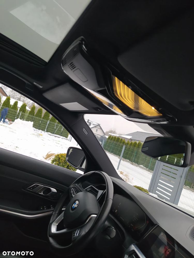 BMW Seria 3 330i Sport Line - 25