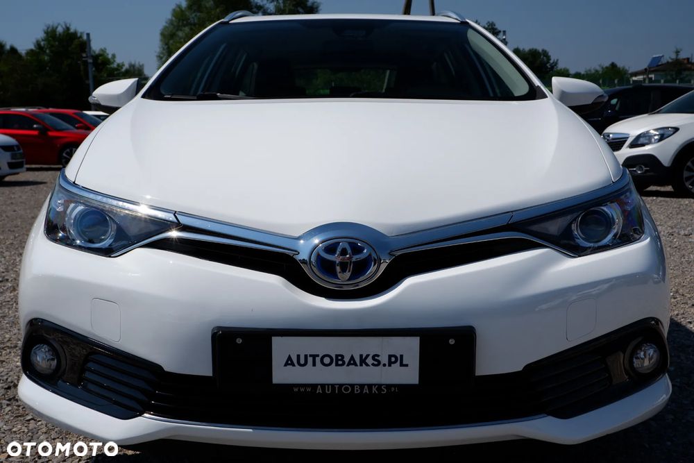 Toyota Auris 1.8 HSD Luna - 1