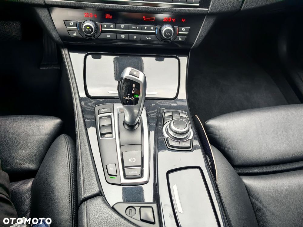 BMW Seria 5 525d - 12