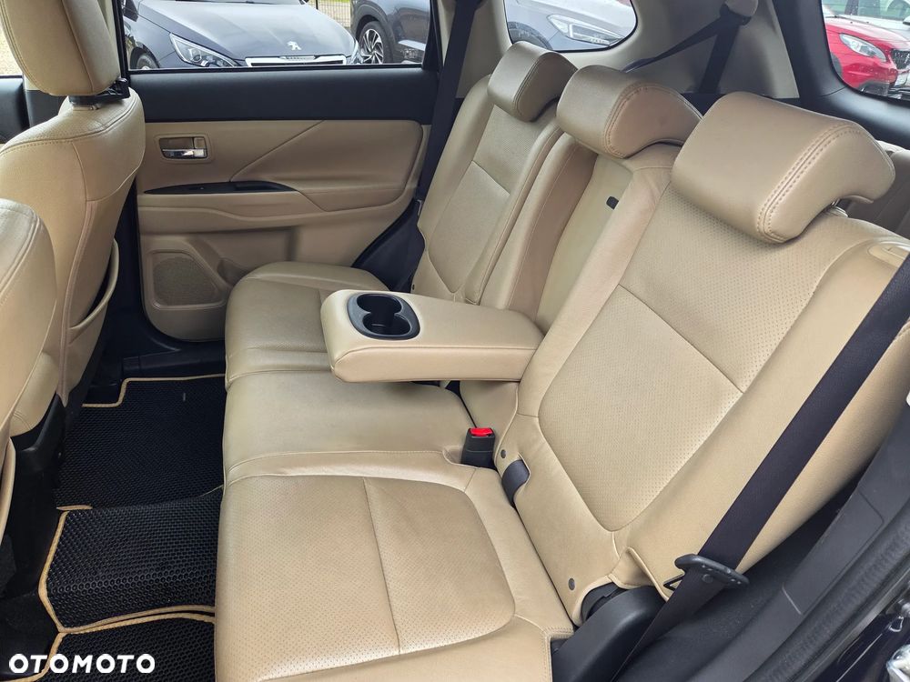 Mitsubishi Outlander 2.0 Instyle Navi 4WD CVT - 37