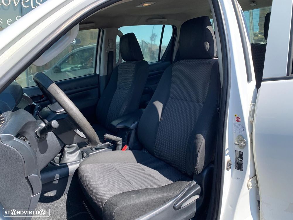 Toyota Hilux 2.4 D-4D 2WD CD - 10