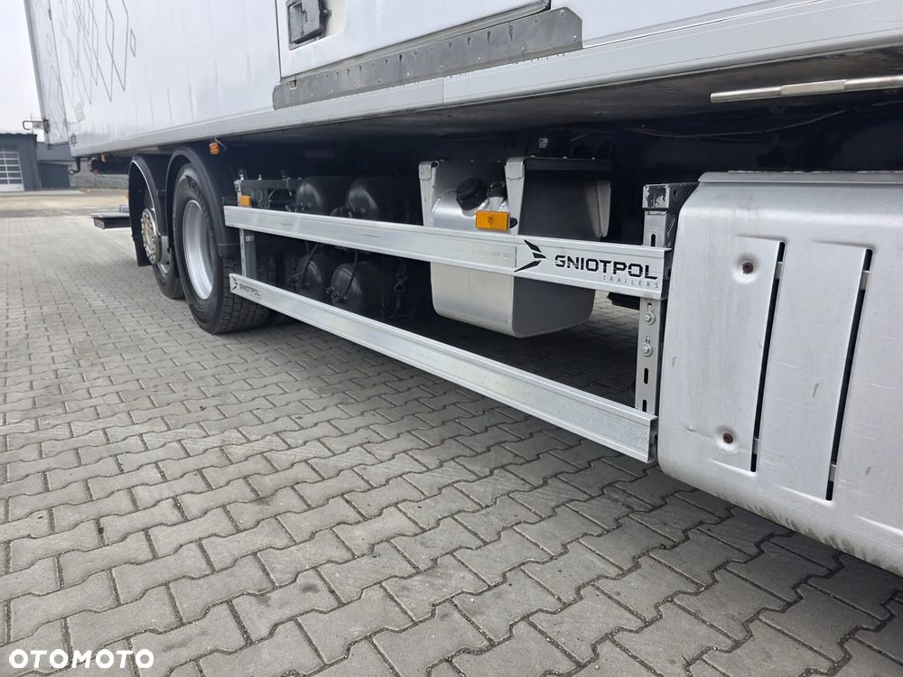 Mercedes-Benz / ACTROS / 2545 / E 6 / CHŁODNIA + WINDA - 25