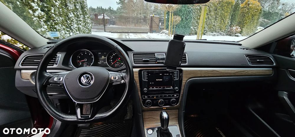 Volkswagen Passat - 25