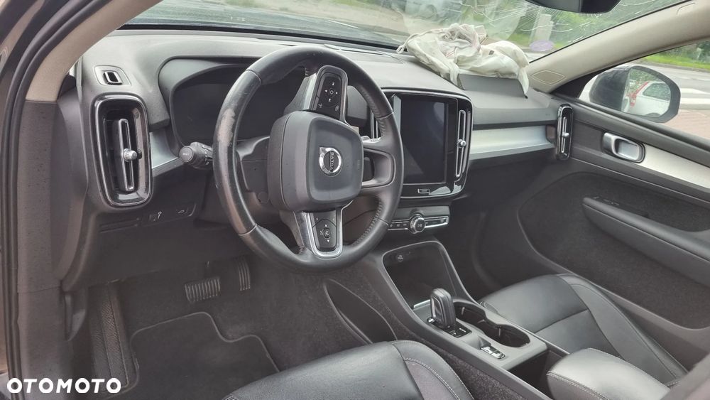 Volvo XC 40 T3 Geartronic Momentum Pro - 36