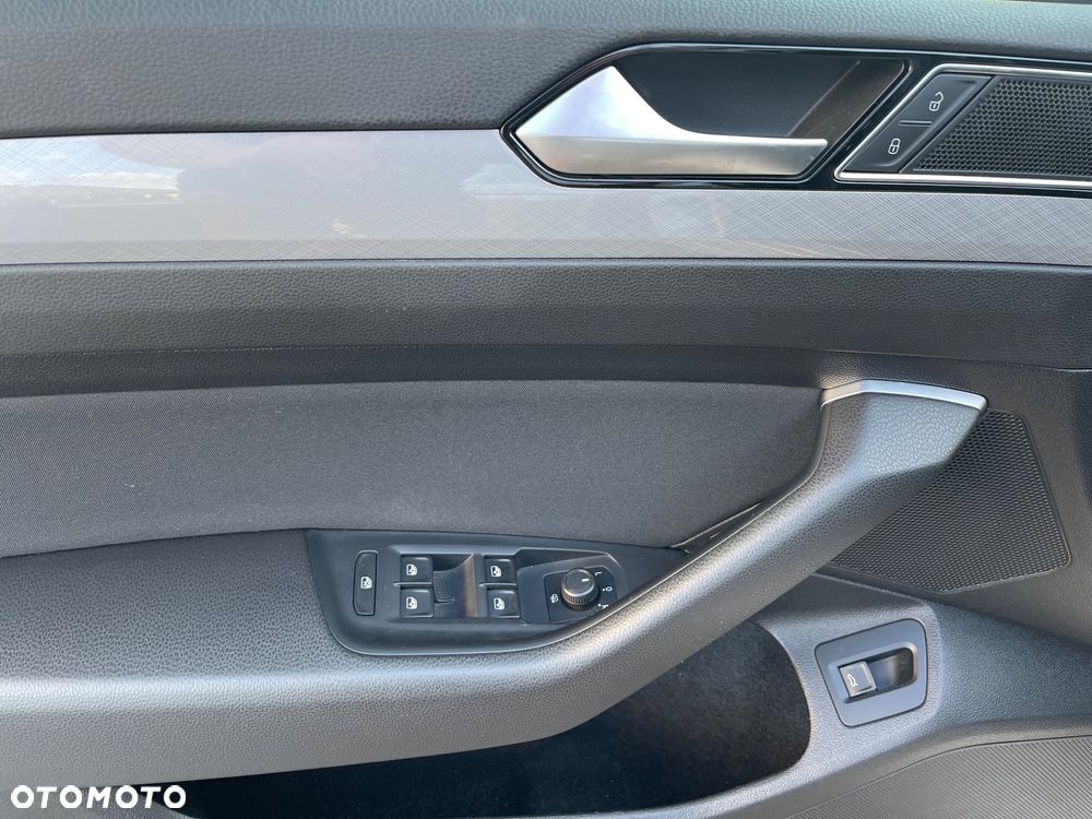 Volkswagen Passat - 23