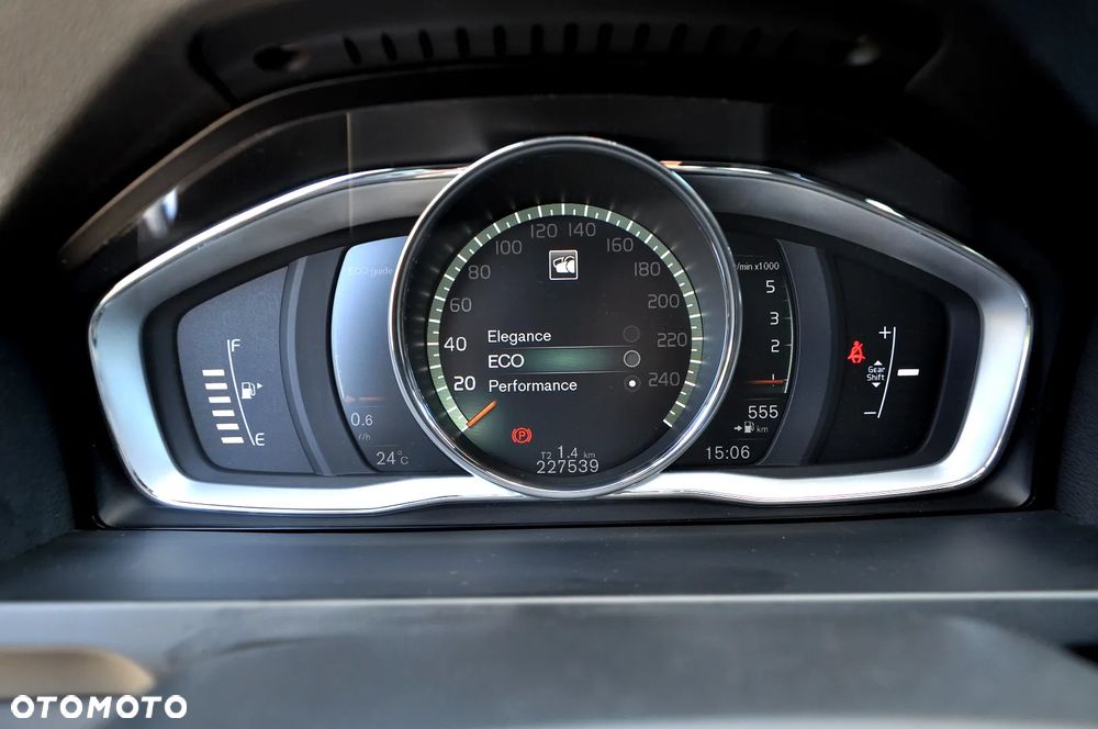Volvo V60 Cross Country D3 Drive-E Summum - 30