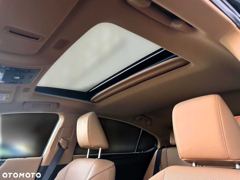 Lexus ES 300h Business Edition - 17