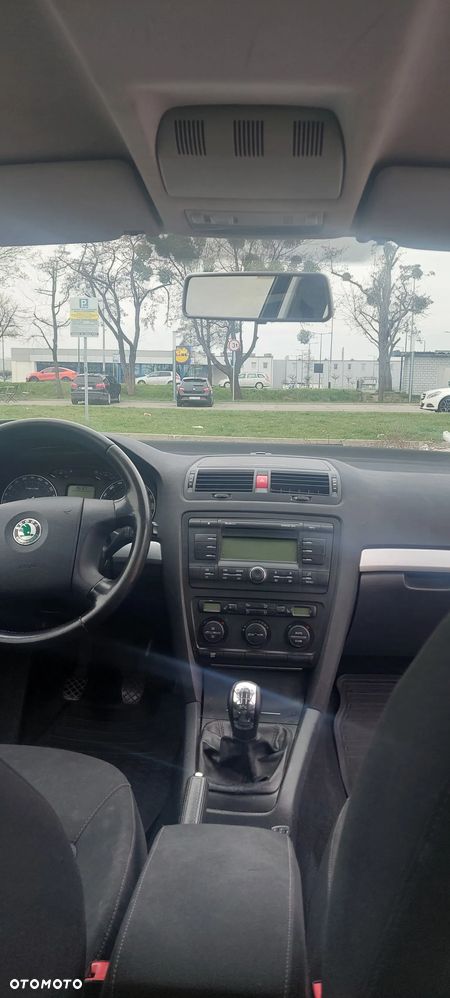 Skoda Octavia 1.6 Ambiente - 6