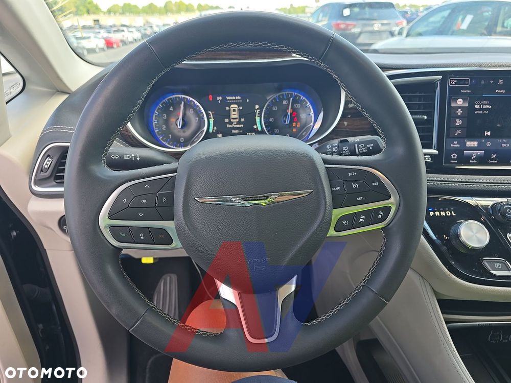 Chrysler Pacifica - 10