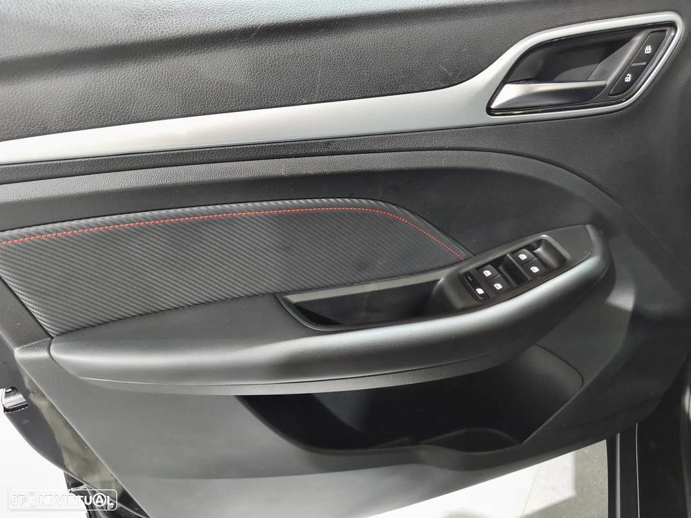 MG ZS - 11