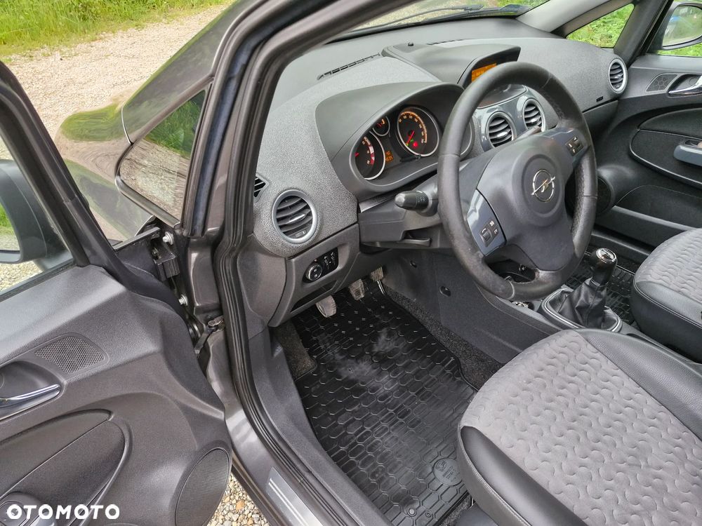 Opel Corsa 1.4 16V Cosmo - 19
