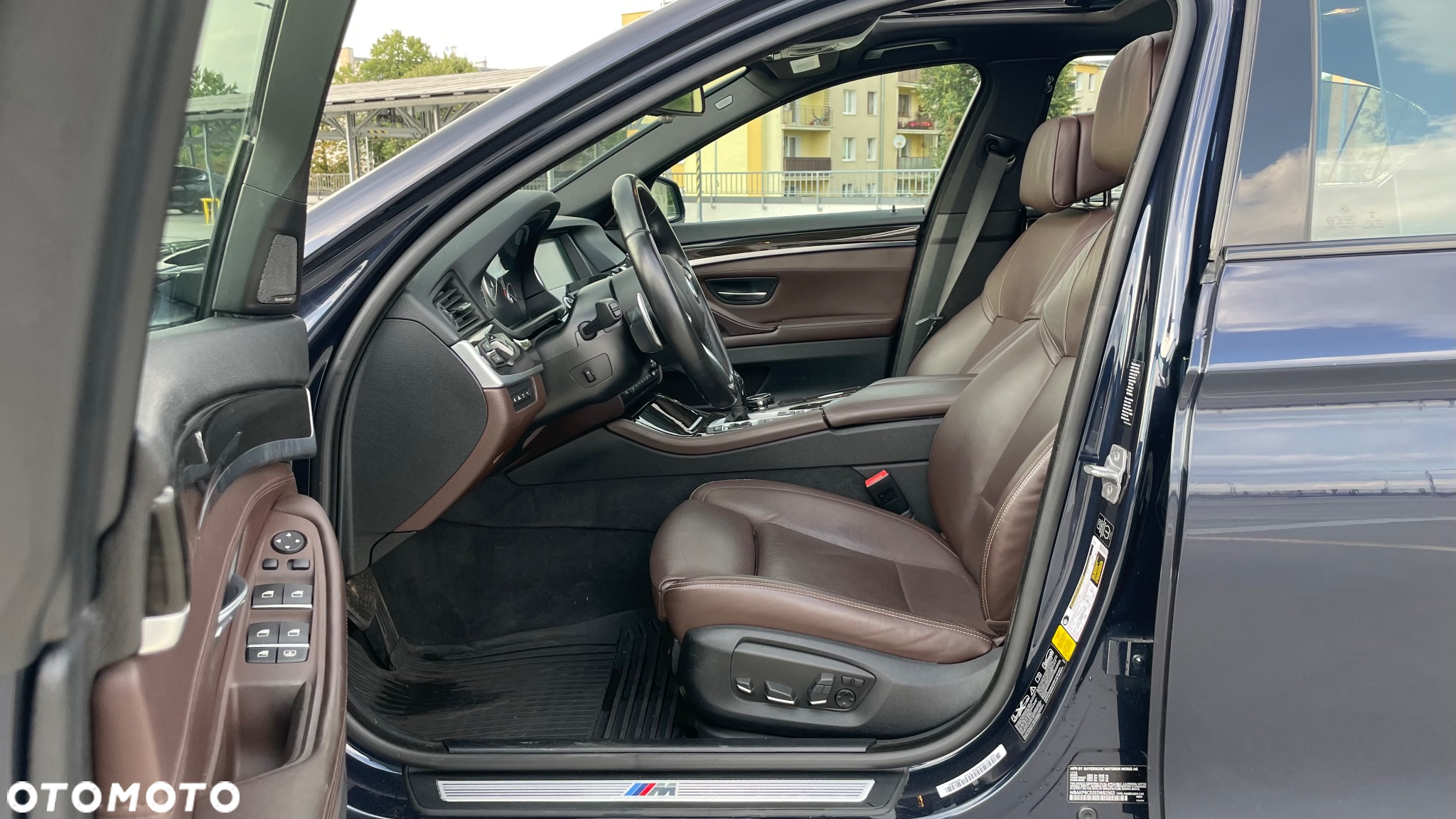 BMW Seria 5 550i xDrive Luxury Line - 34