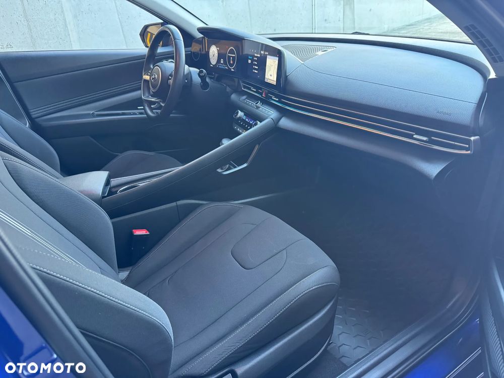 Hyundai Elantra 1.6 Executive CVT - 16