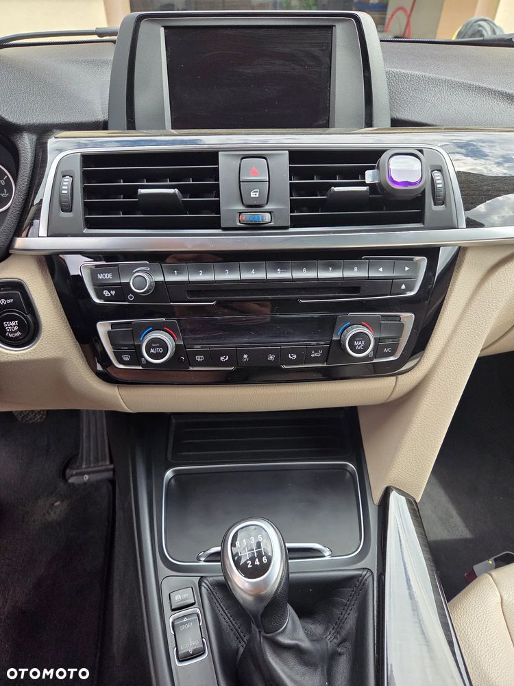 BMW Seria 3 318i - 7