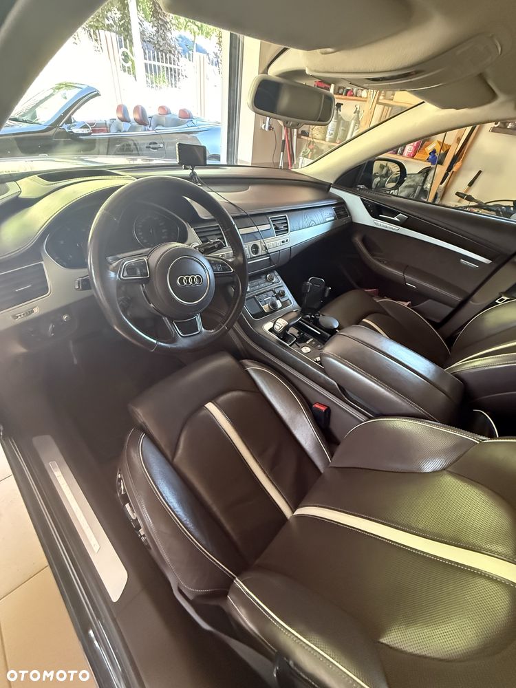 Audi A8 - 4