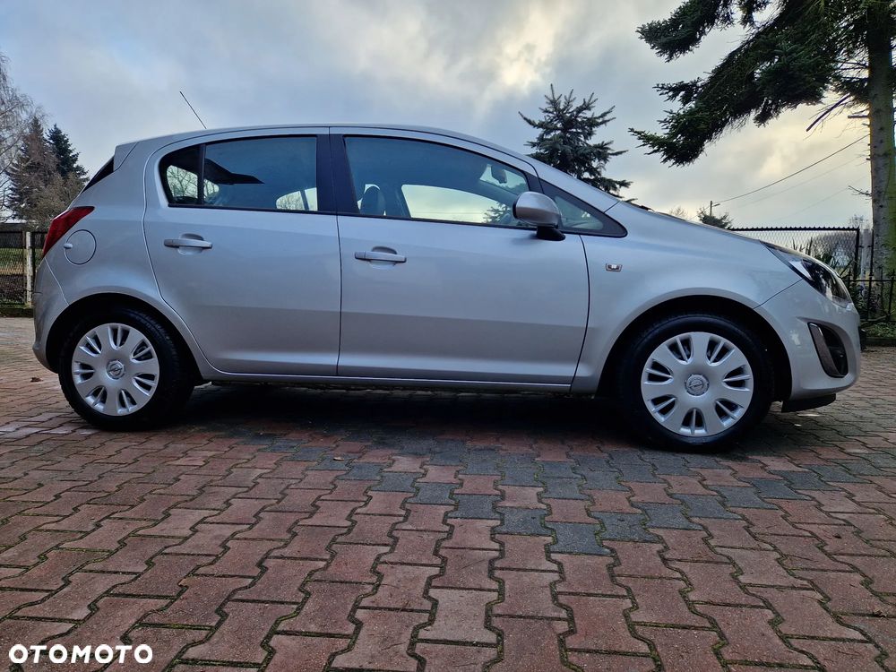 Opel Corsa 1.4 16V Cosmo - 10