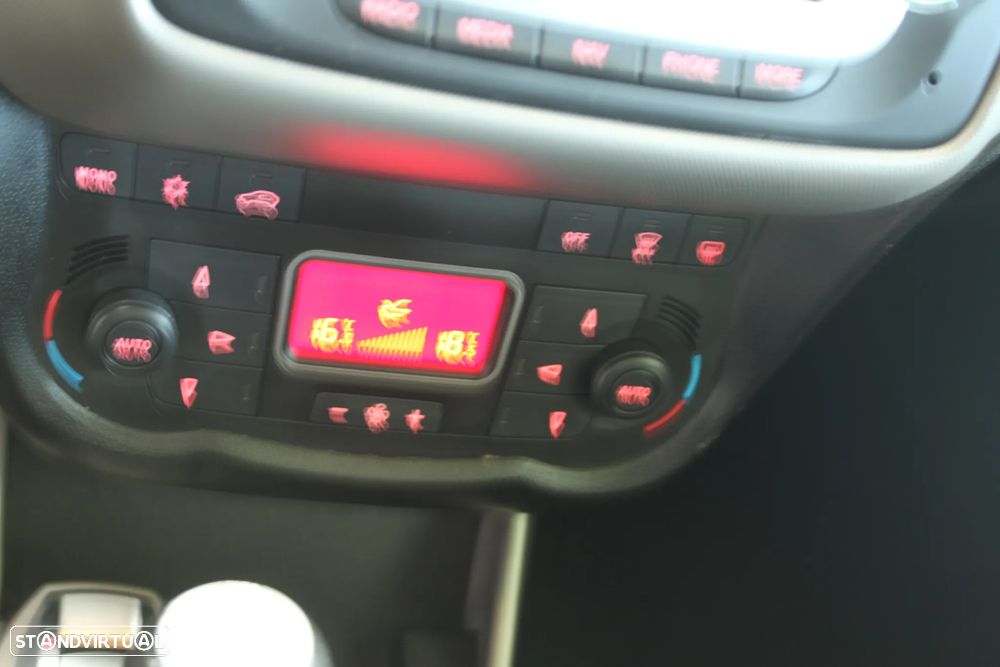 Alfa Romeo MiTo 1.3 JTD Distinctive S&S - 32