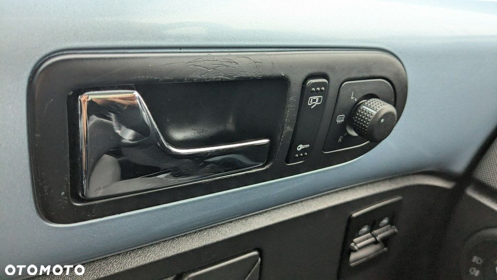 Volkswagen New Beetle - 24