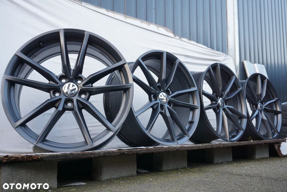 Volkswagen 5x112 19 8J et44 3G0601025 BH PRETORIA - 2