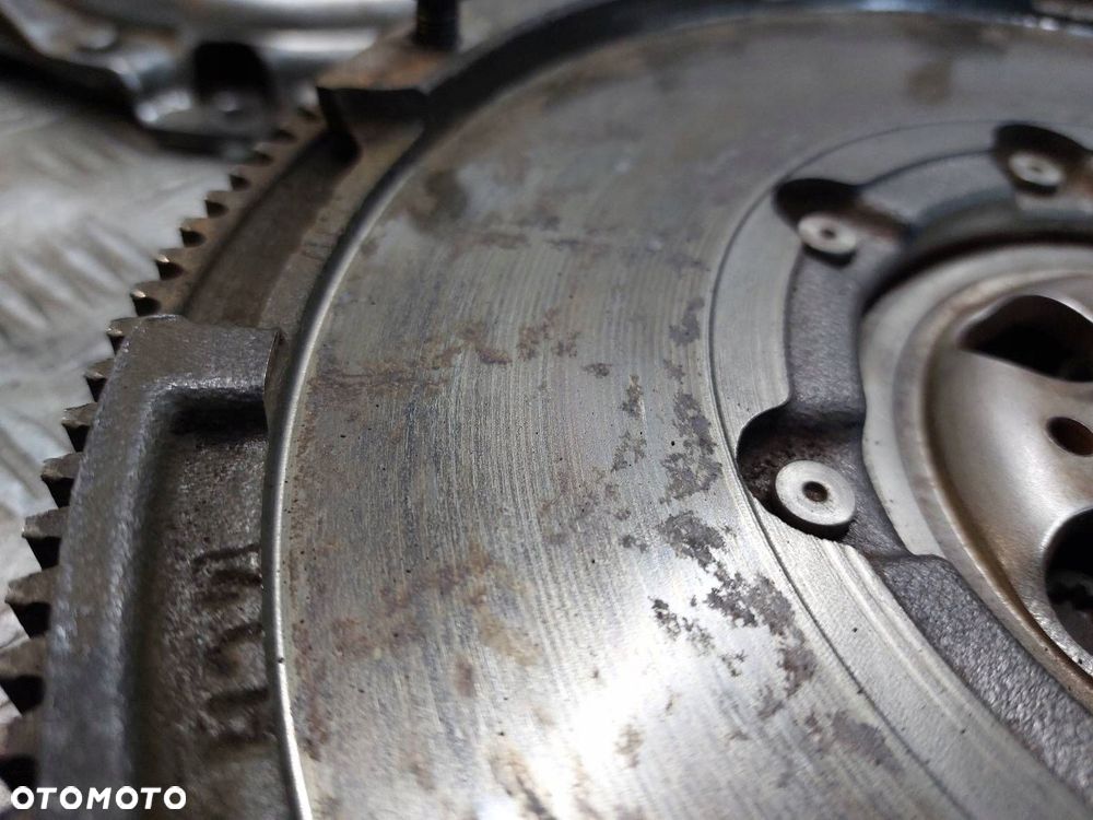 KOŁO DWUMASOWE + TARCZA + DOCISK + ŁOŻYSKO TOURAN I 2.0 TDI 03G141025H - 2