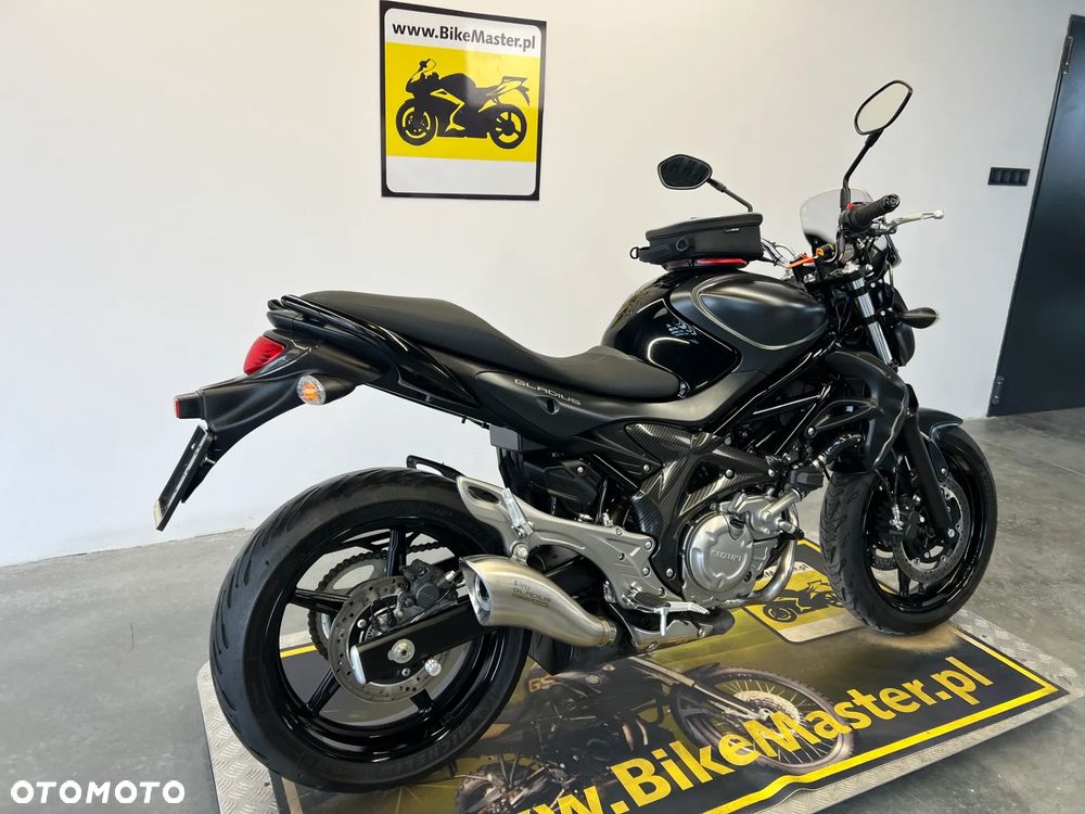 Suzuki Gladius - 19
