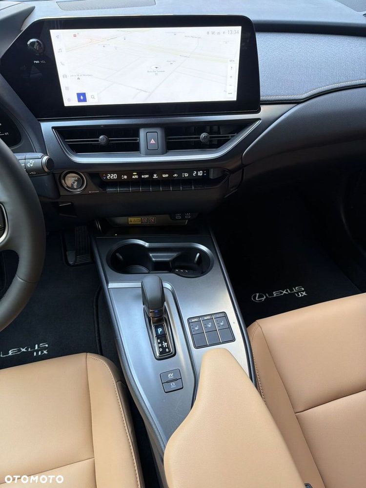 Lexus UX 300h F Sport Design - 17