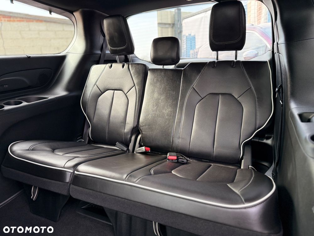 Chrysler Pacifica - 34