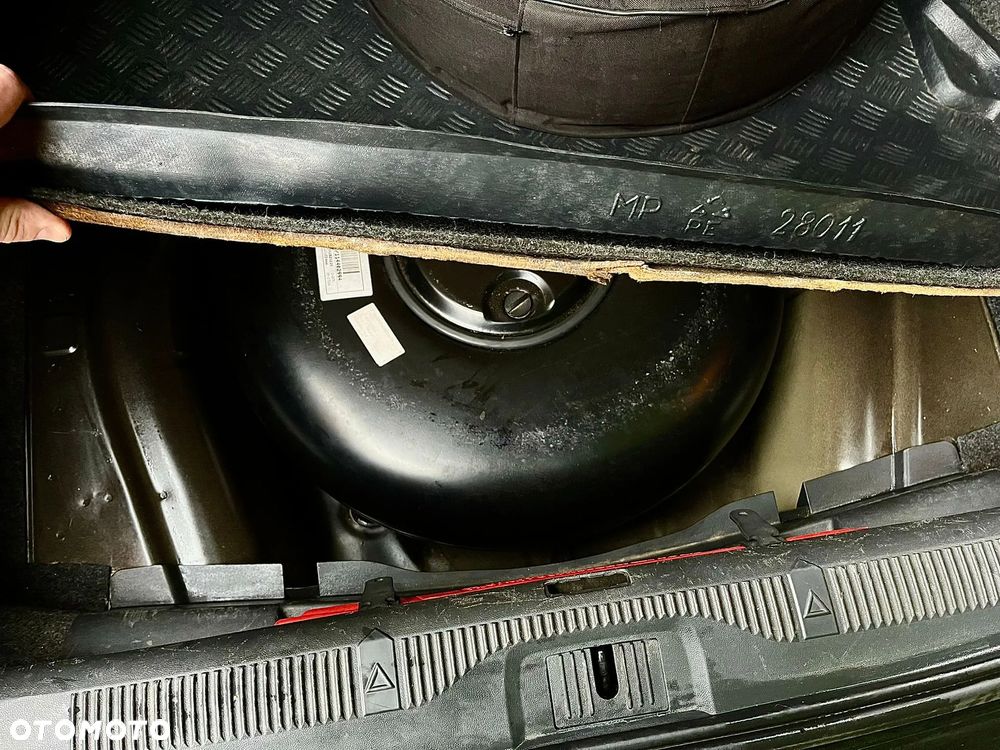 Skoda Octavia 1.6 Ambiente - 9