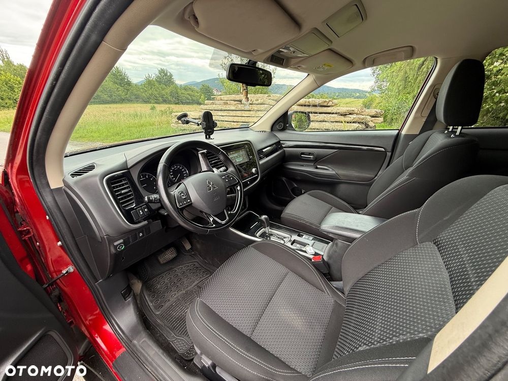 Mitsubishi Outlander 2.0 Intense + Navi 4WD CVT - 24