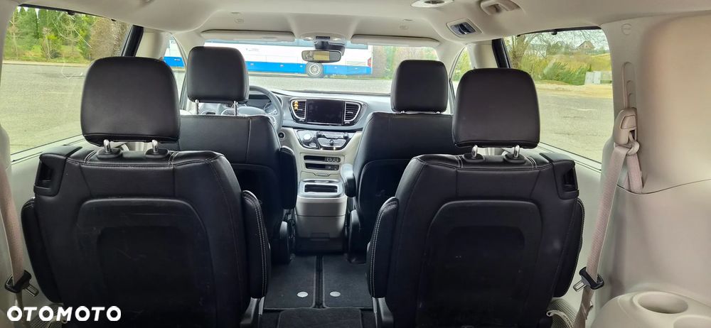 Chrysler Pacifica - 12