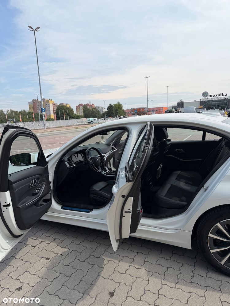 BMW Seria 3 318d - 11