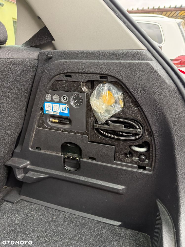 Opel Corsa 1.4 16V Satellite - 18