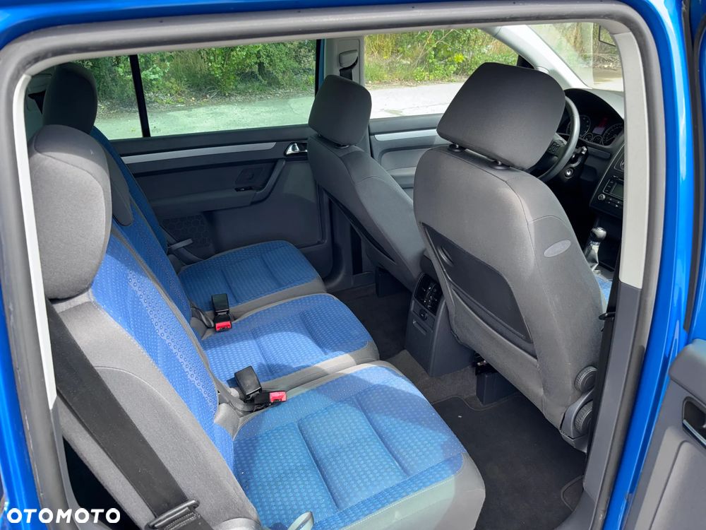 Volkswagen Touran 1.6 FSI - 11
