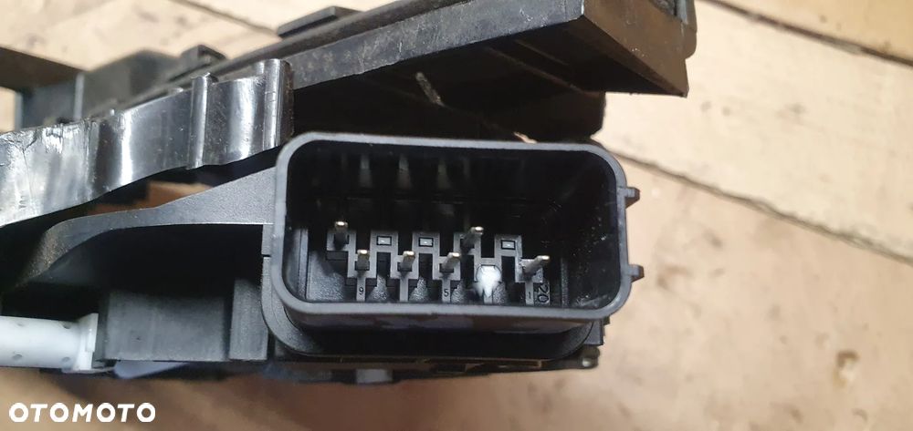 Zamek drzwi lewy przód przedni lewy Ford Focus MK2 Lift 3M5A-R21813-ET - 5