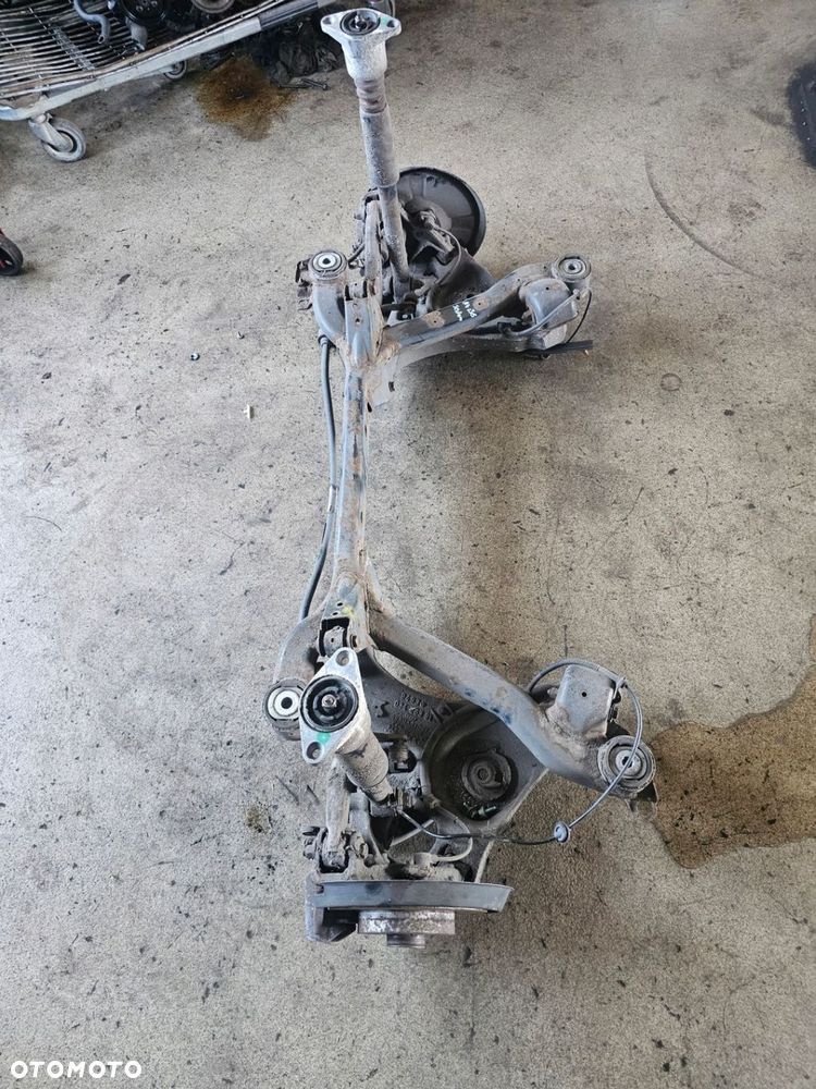Belka zawieszenia tylnego oś wózek sanki komplet Audi A4 B6 sedan - 1